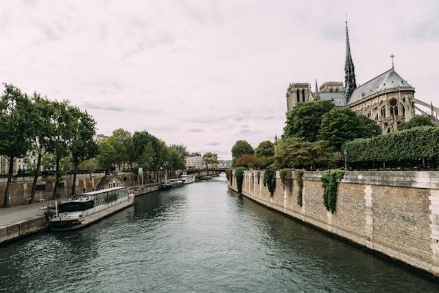 Péniche à privatiser à Paris